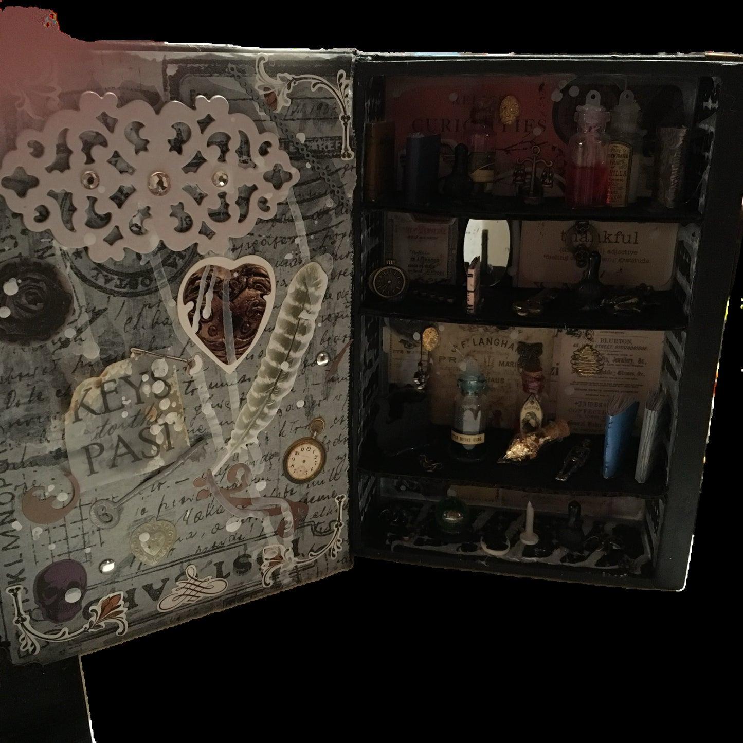Boîte Grimoire Mystique en Livre Altéré – Création Unique Book of Shadows