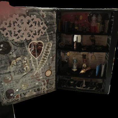 Boîte Grimoire Mystique en Livre Altéré – Création Unique Book of Shadows