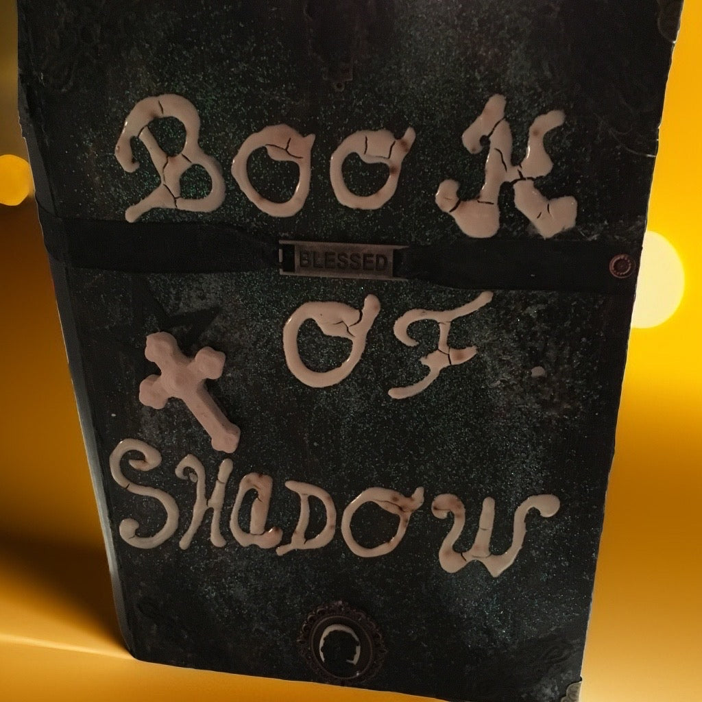 Boîte Grimoire Mystique en Livre Altéré – Création Unique Book of Shadows