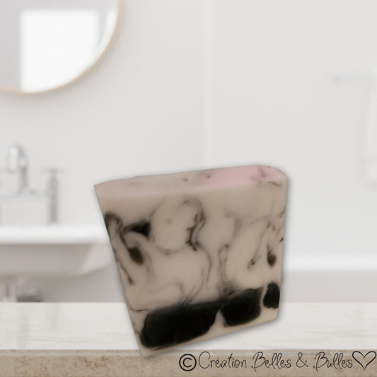 Élégance en Complet – Savon parfum boisé et musqué pour homme