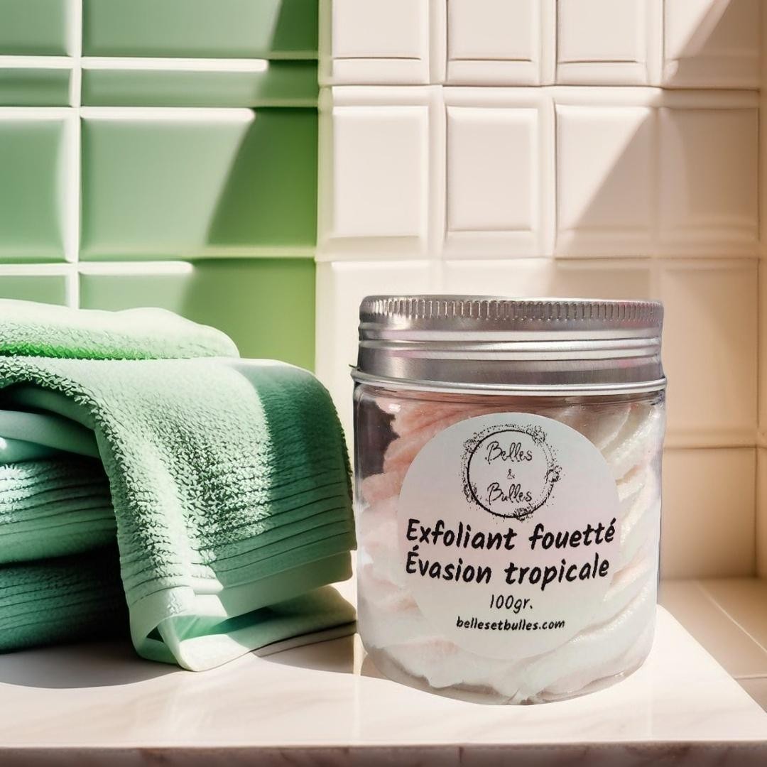 Exfoliant Fouetté Évasion Tropicale – Soin 2 en 1 parfumé aux fruits tropicaux