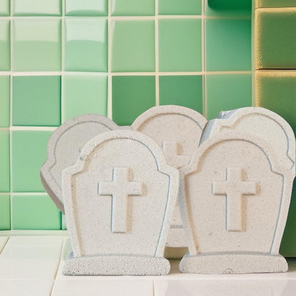 Plusieurs bombes de bain pierre tombale d'Halloween.
